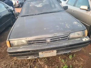 Nissan Sunny 2000 Gray