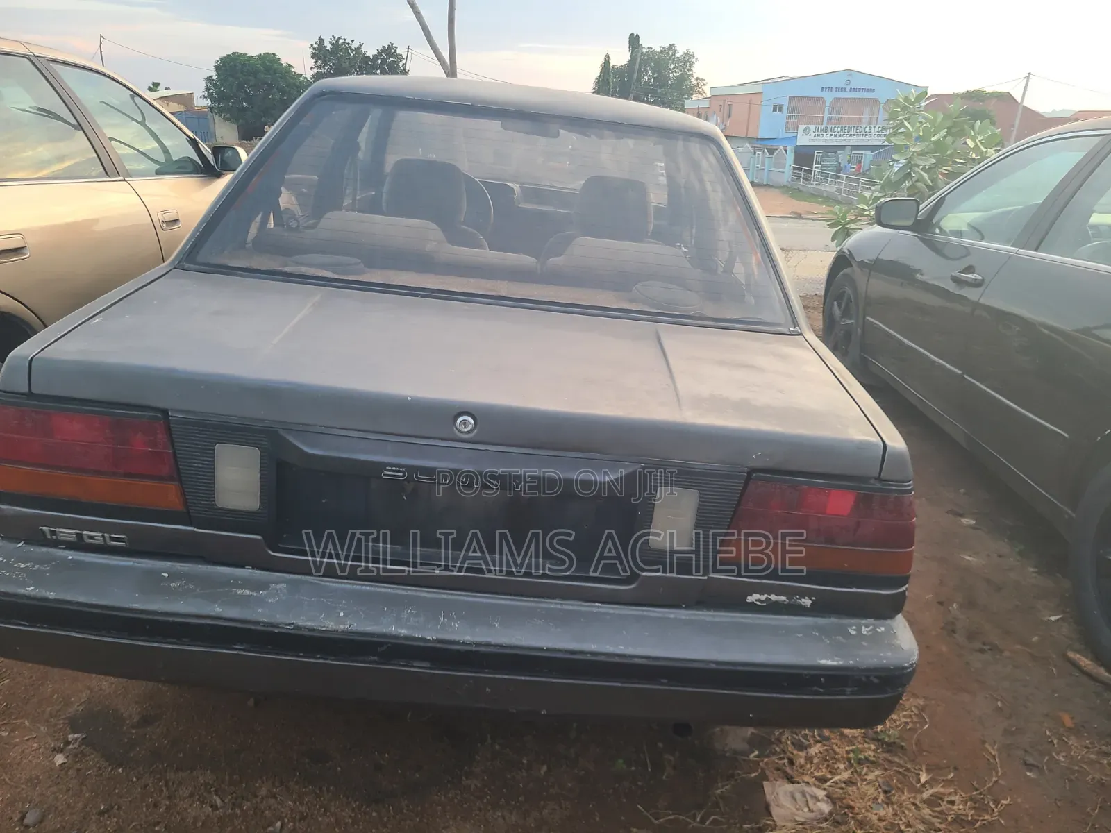 Nissan Sunny 2000 Gray