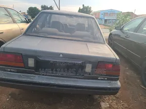 Nissan Sunny 2000 Gray