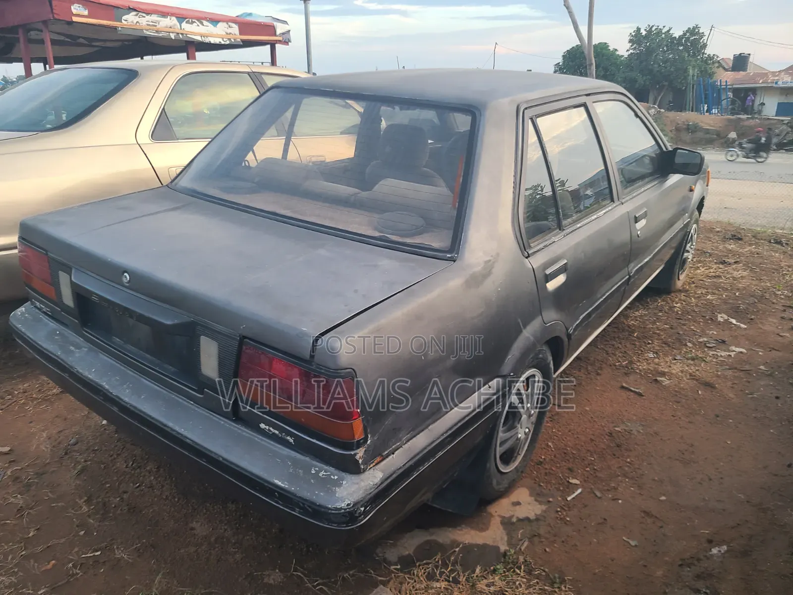 Nissan Sunny 2000 Gray