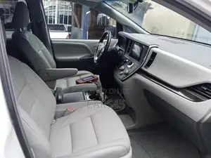 Toyota Sienna 2017 White