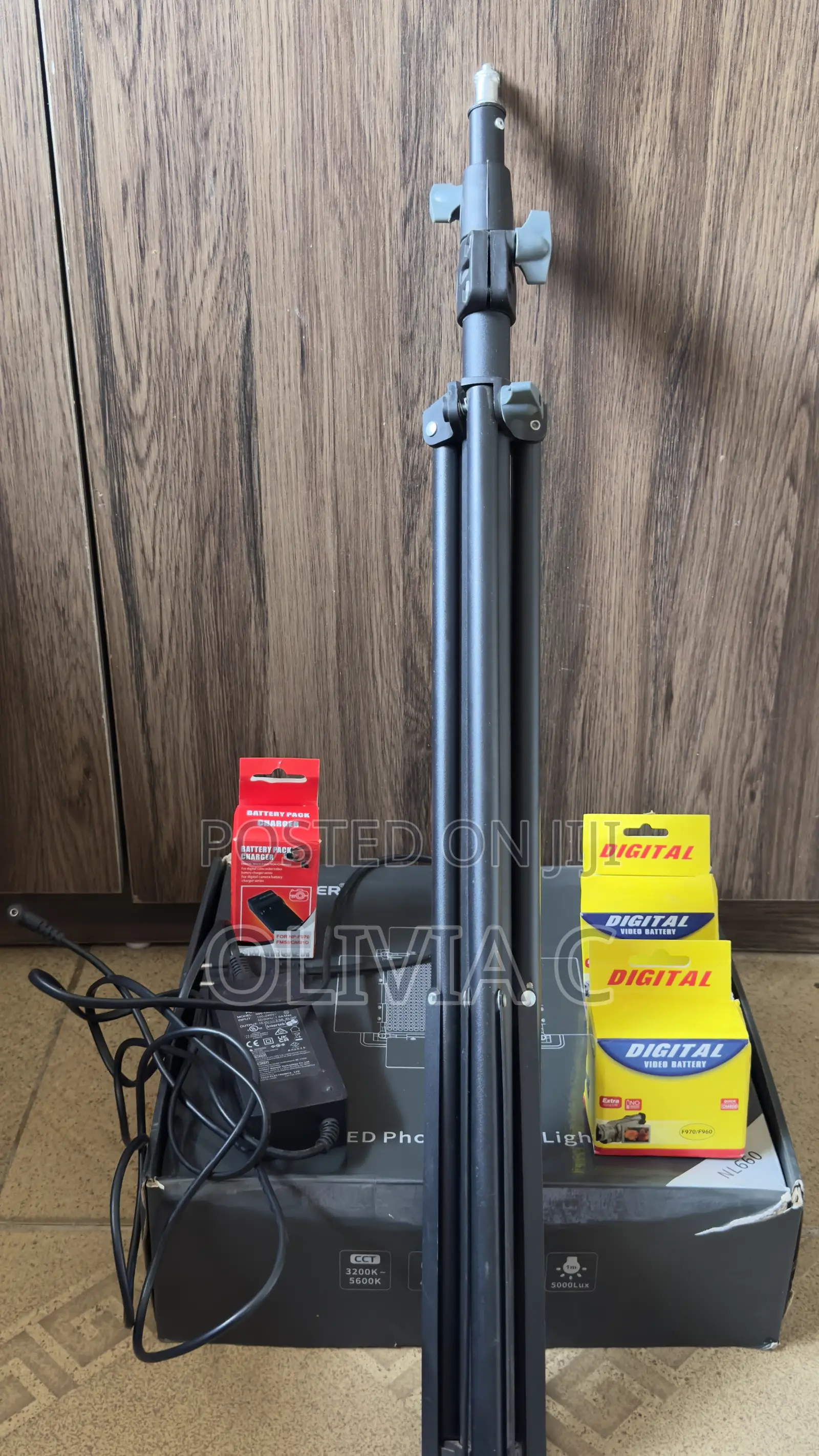Neewer LED Professional Light With Stand