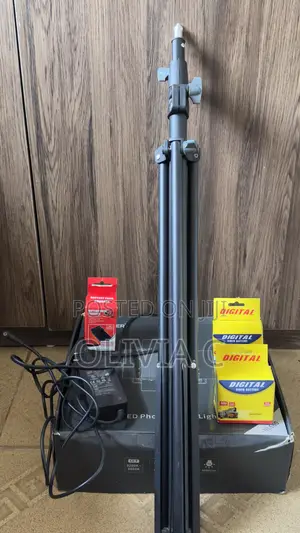 Neewer LED Professional Light With Stand