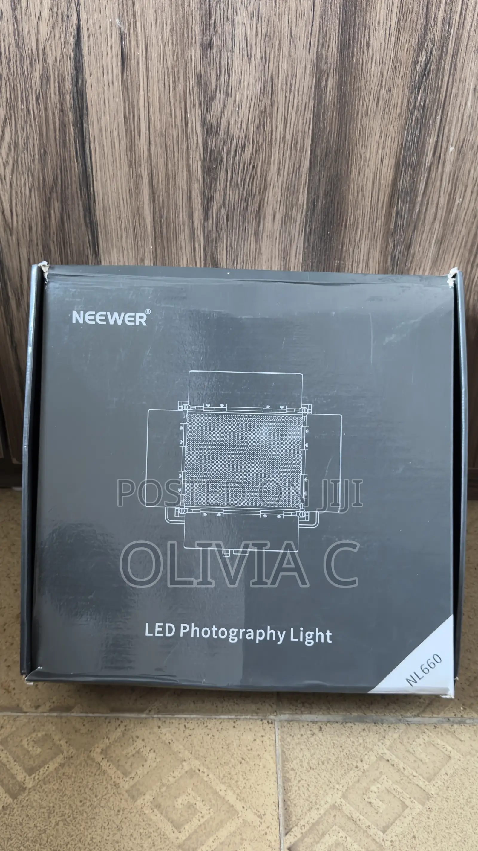 Neewer LED Professional Light With Stand
