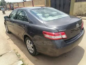 Toyota Camry LE 4dr Sedan (2.5L 4cyl 6AM) 2010 Gray