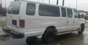 Ford E350 2010