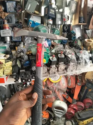 Forged Steel Claw Hammer With Fiberglass Handle