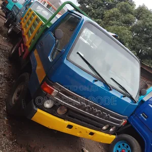 Toyota Dyna 150 With Big Bucket 3y Engine Petrol Truck