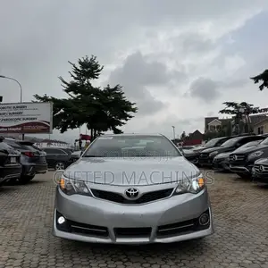 Toyota Camry SE V6 4dr Sedan (3.5L 6cyl 6A) 2012 Silver