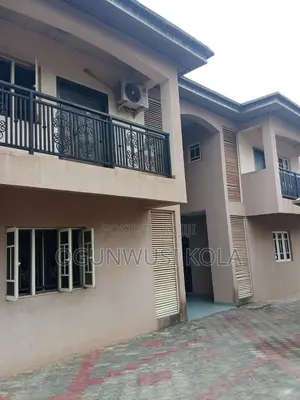 3bdrm Block of Flats in Near Diamond Estate, Iseri Olofin for rent