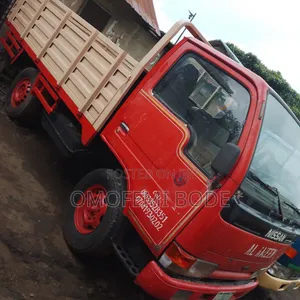 Nissan Cabstar With Big Bucket Na20 Engine Petrol Truck
