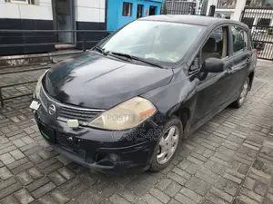 Nissan Versa 2011 Black