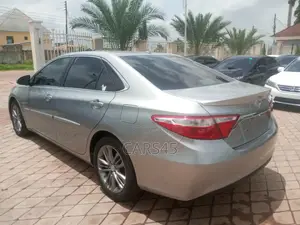 Toyota Camry LE 4dr Sedan (2.5L 4cyl 6A) 2015 Gray