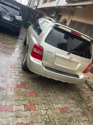 Toyota Highlander 2004 Gold
