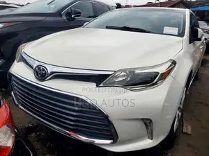 Toyota Avalon Limited 4dr Sedan (3.5L 6cyl 6A) 2014 White