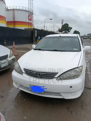 Toyota Camry LE V6 4dr Sedan (3.0L 6cyl 5A) 2005 Silver