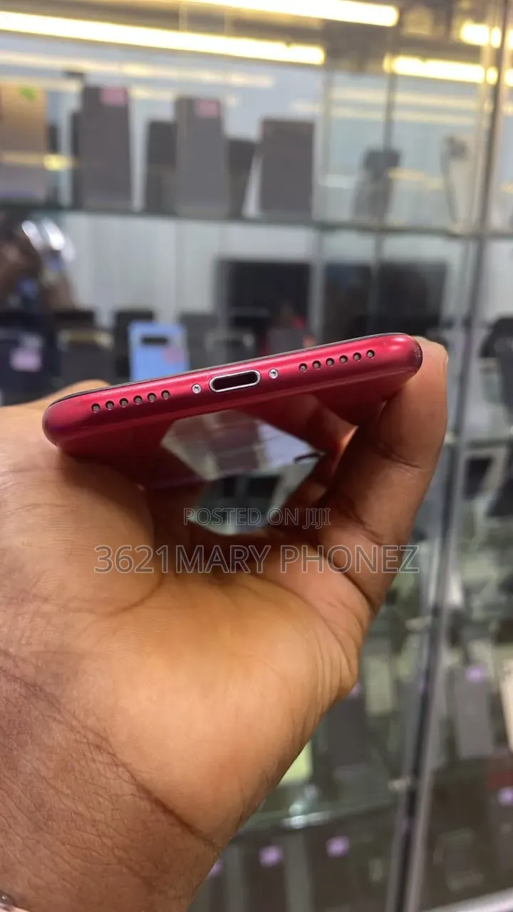 Apple iPhone SE (2022) 128 GB Red