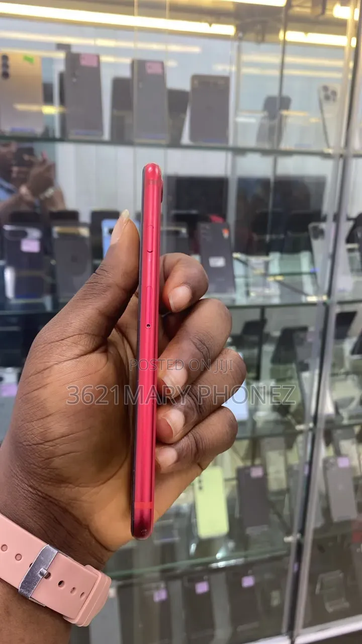 Apple iPhone SE (2022) 128 GB Red