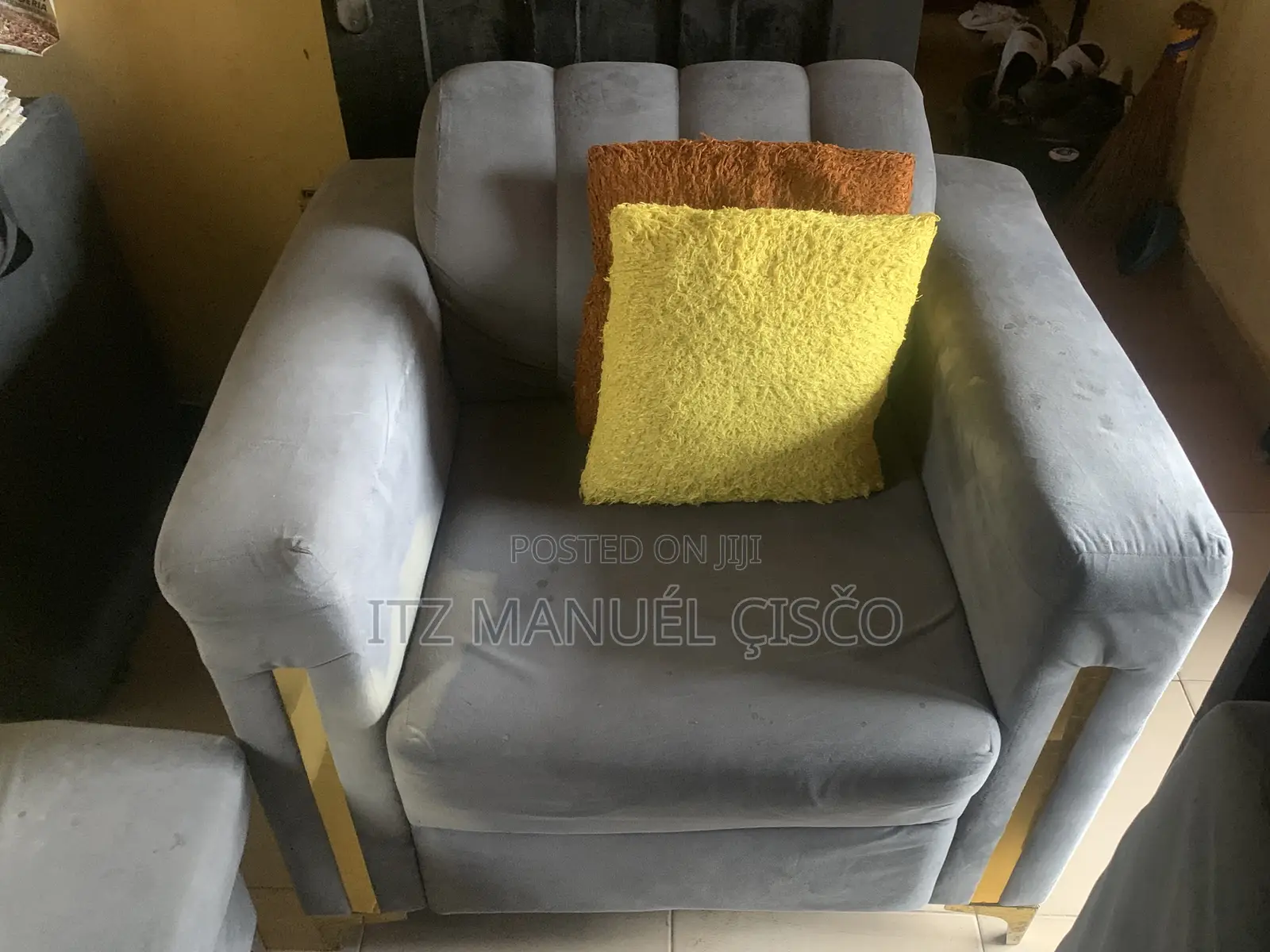 6 Seaters Comfortable Sofa