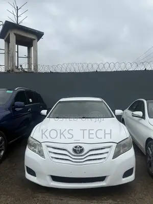 Toyota Camry LE 4dr Sedan (2.5L 4cyl 6AM) 2010 White