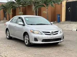 Toyota Corolla LE 4dr Sedan (1.8L 4cyl 4A) 2012 Silver