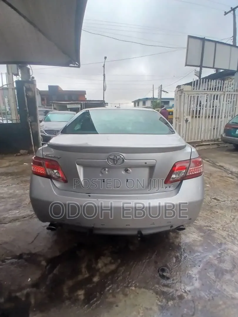 Toyota Camry 2010 Silver