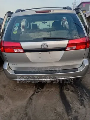 Toyota Sienna 2005 Silver