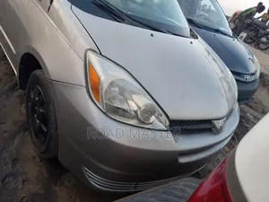 Toyota Sienna 2005 Silver
