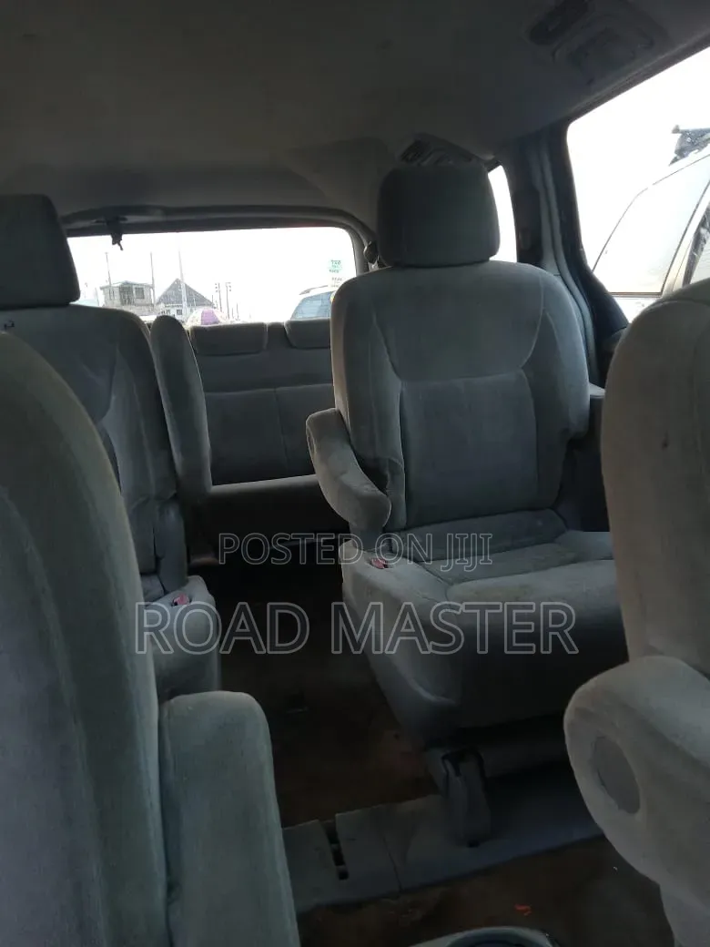Toyota Sienna 2005 Silver