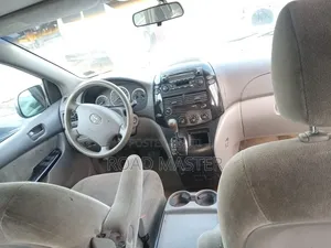 Toyota Sienna 2005 Silver