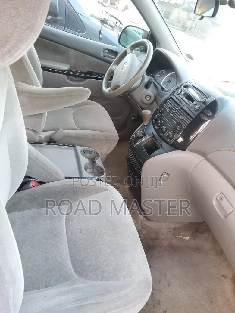 Toyota Sienna 2005 Silver