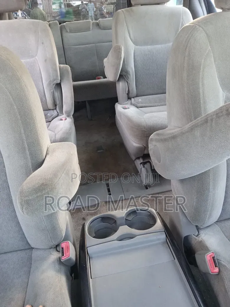 Toyota Sienna 2005 Silver
