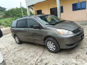 Toyota Sienna 2004 Gray