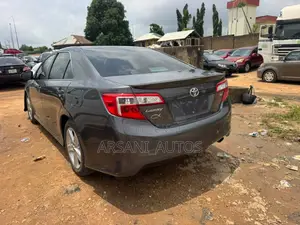 Toyota Camry SE 4dr Sedan (3.5L 6cyl 6A) 2014 Gray