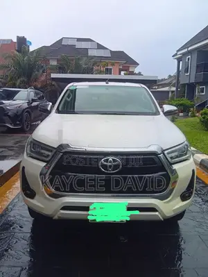 Toyota Hilux 2021 White
