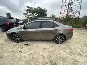 Toyota Corolla XSE 4dr Sedan (1.8L 4cyl CVT) 2017 Gray
