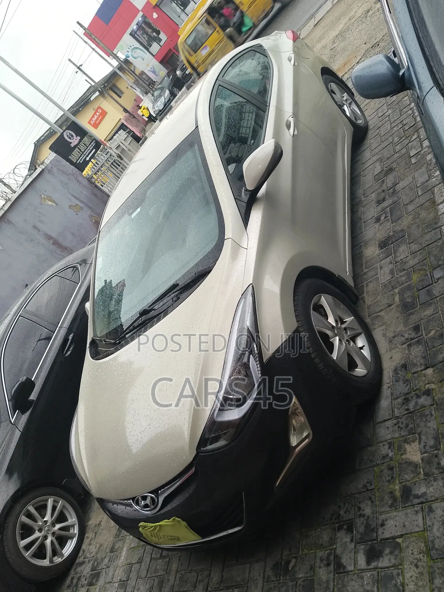 Hyundai Elantra 2012 Beige
