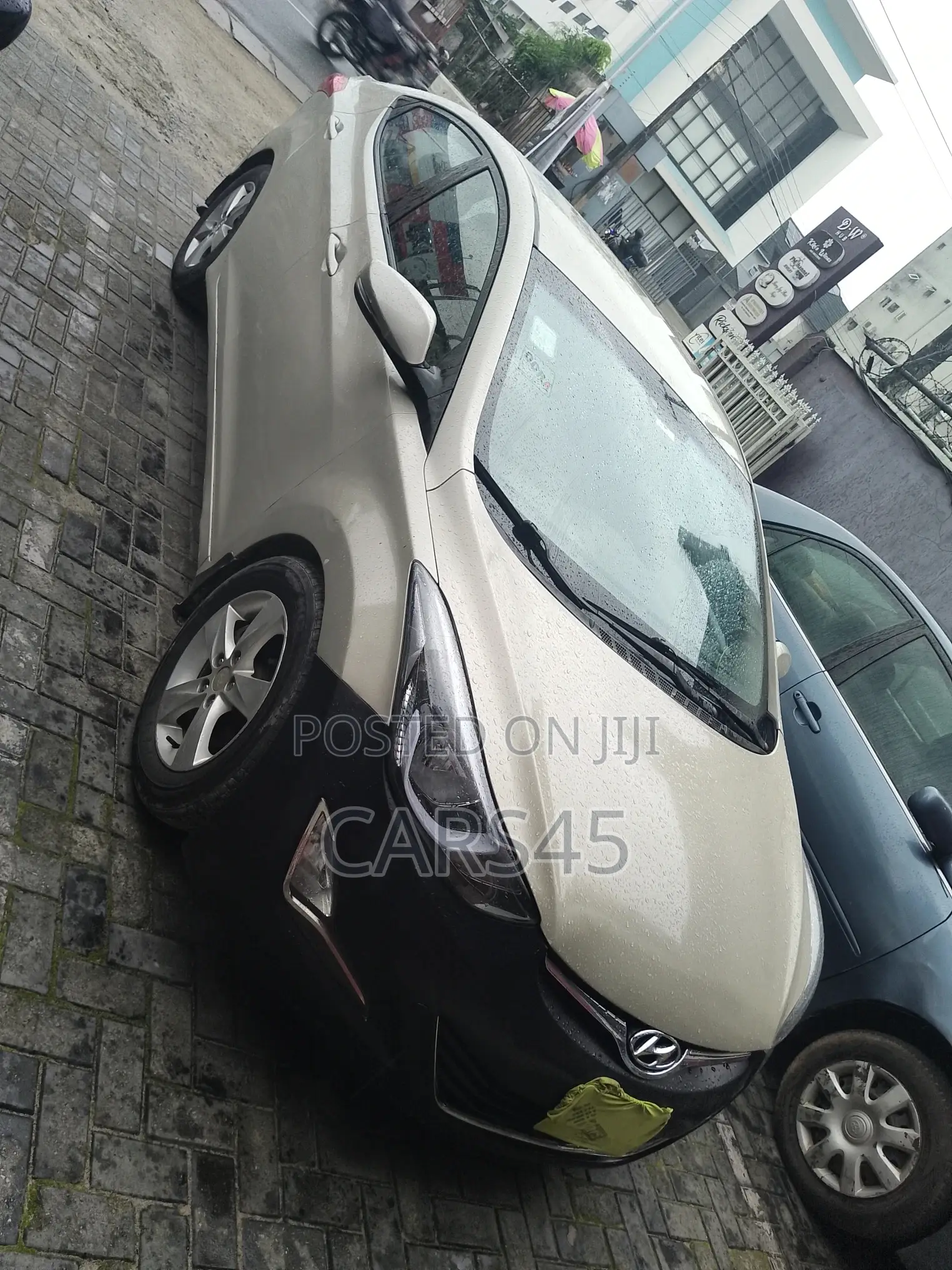 Hyundai Elantra 2012 Beige