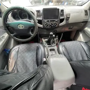 Toyota Hilux 2011 Black