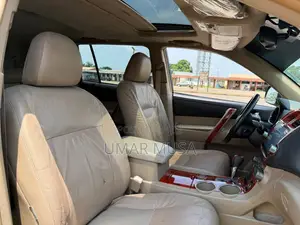 Toyota Highlander 2010 Gold