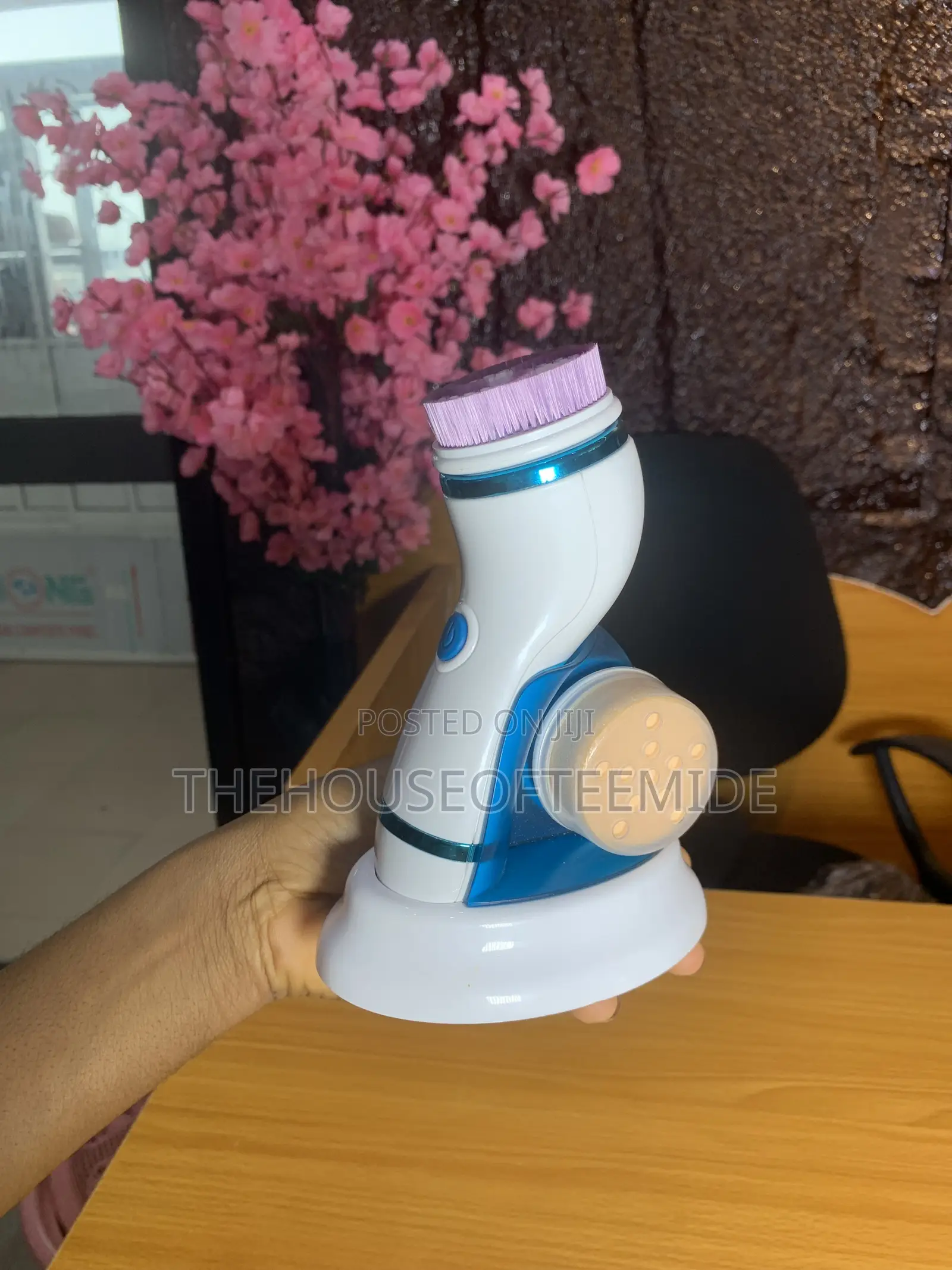 Face Cleaning Brush