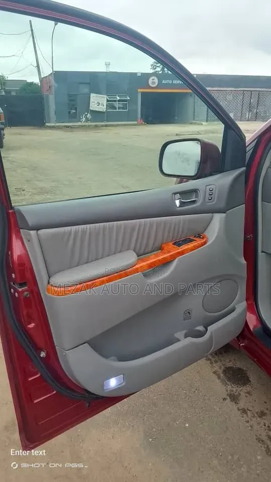 Toyota Sienna 2008 Red