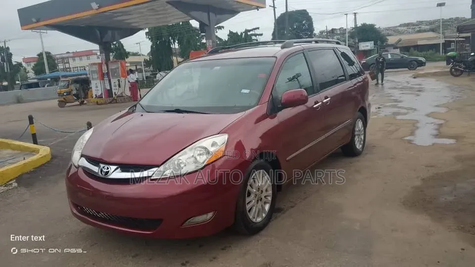Toyota Sienna 2008 Red