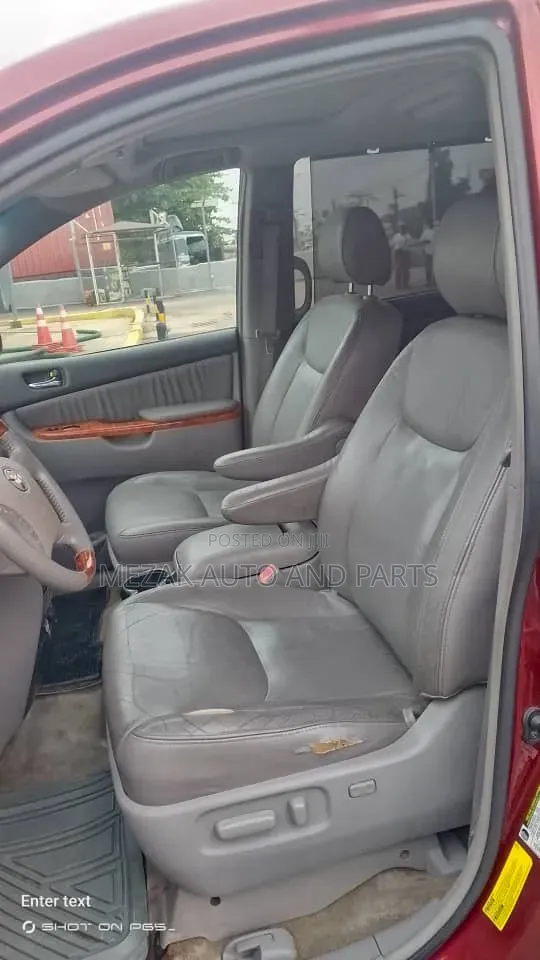 Toyota Sienna 2008 Red