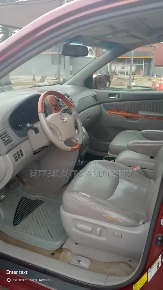 Toyota Sienna 2008 Red