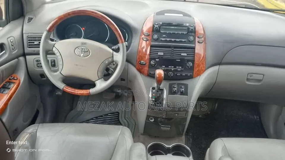 Toyota Sienna 2008 Red
