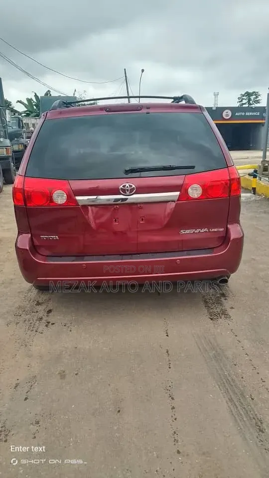 Toyota Sienna 2008 Red