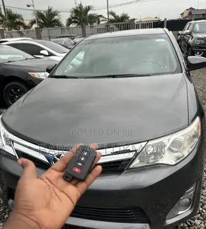 Toyota Camry XLE 4dr Sedan (2.5L 4cyl 6A) 2013 Gray