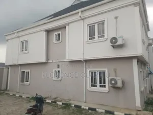 3bdrm Block of Flats in Podo, Akala Express for sale