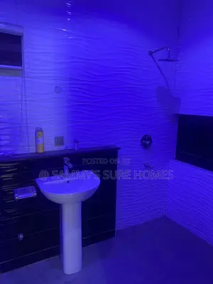 4bdrm Duplex in Wid Estate Idu for rent